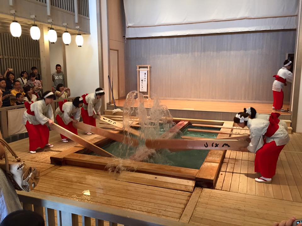 The traditional way to cool the water in the onsen